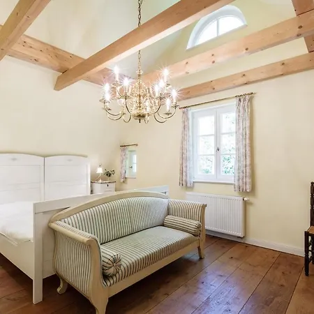 Urlaub Mit Ihrem Vierbeiner Im Landhaus Breetz / Auf Rugen Ferienhaus